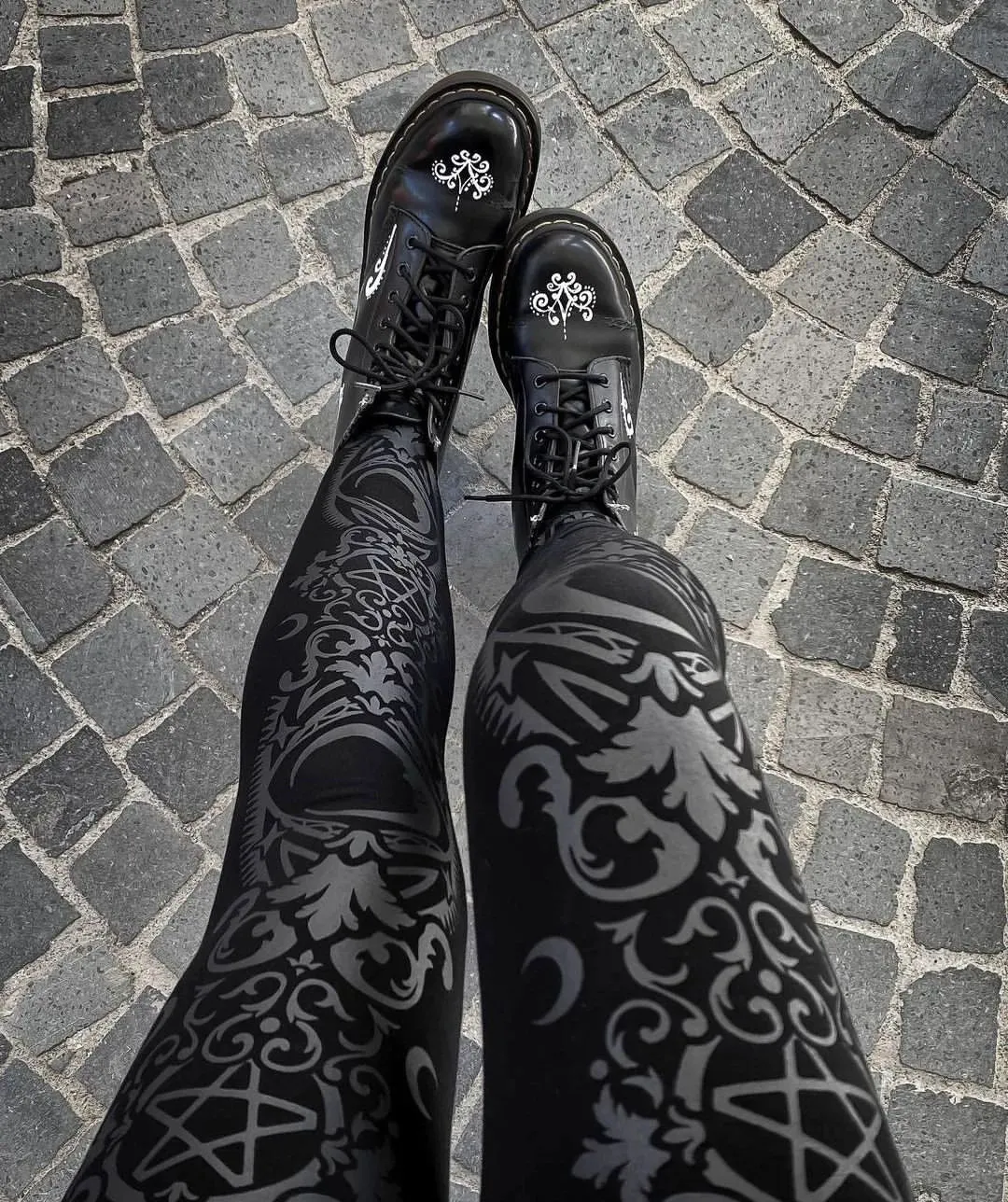 Baroque Crescent Leggings