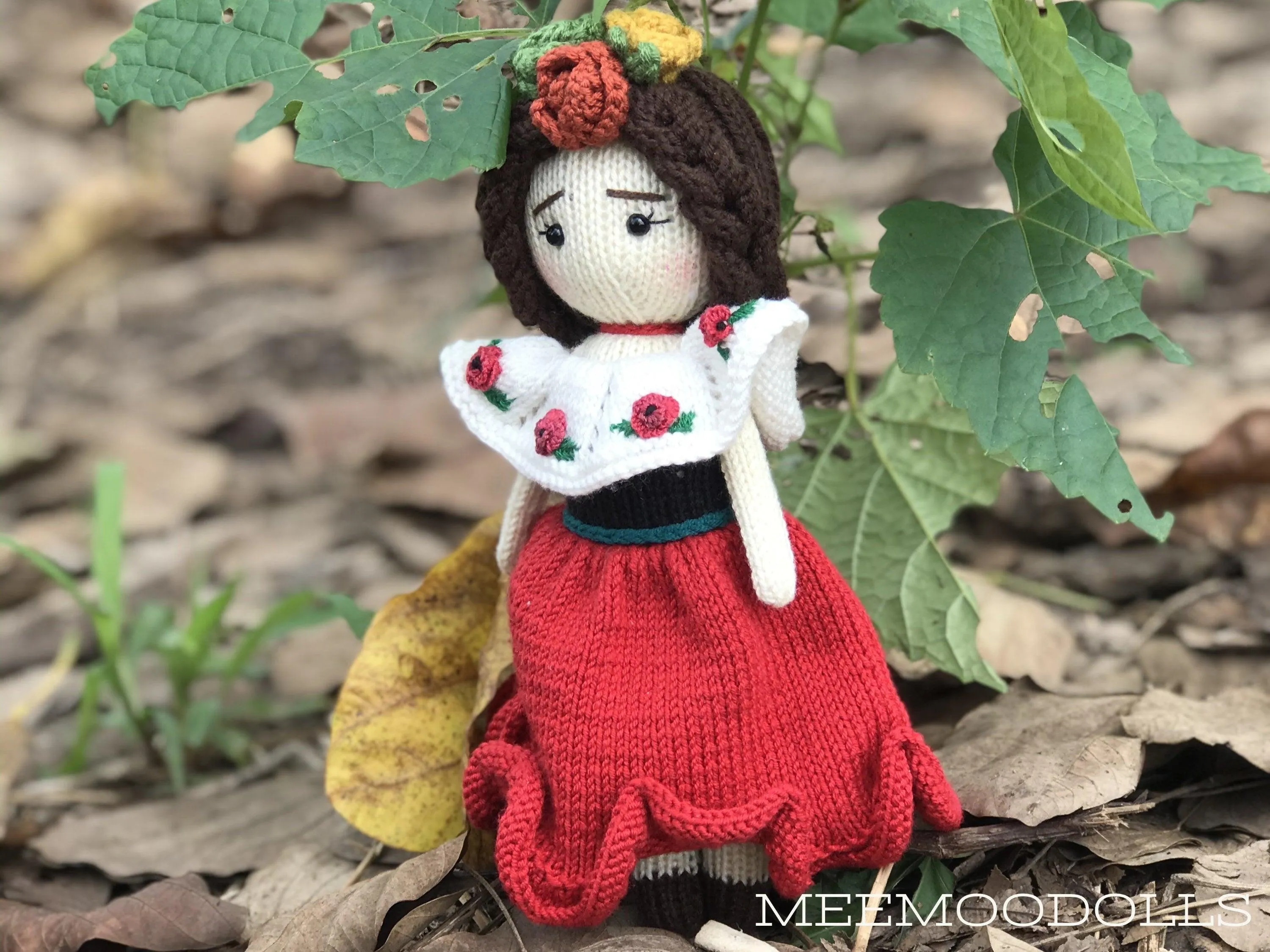 Señorita Fridita Doll. Female Artist Icon. Knitting Toy Pattens. Meemoodolls.