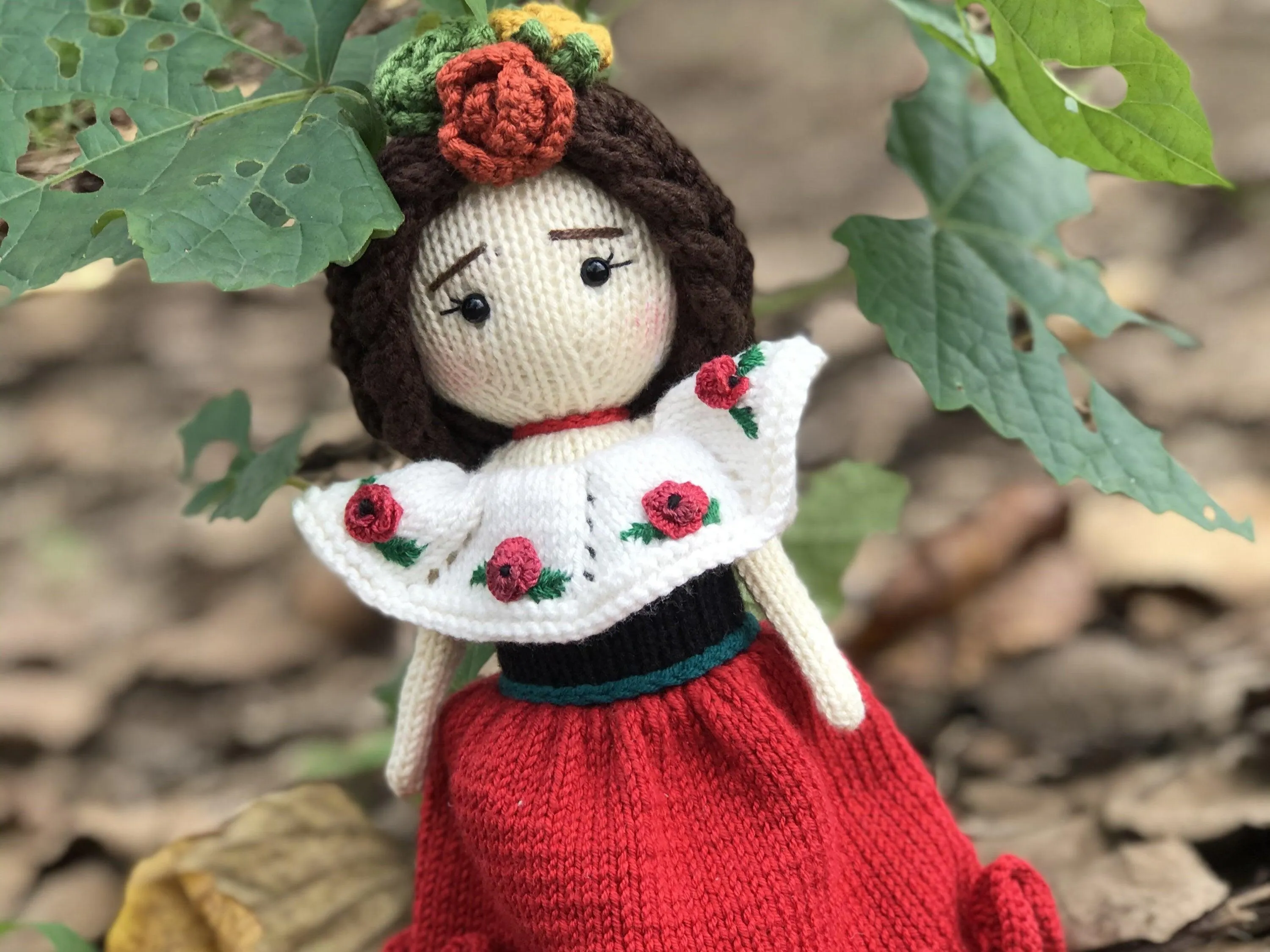 Señorita Fridita Doll. Female Artist Icon. Knitting Toy Pattens. Meemoodolls.
